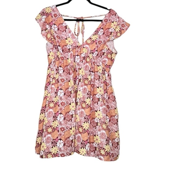 Altar'd State Dresses & Skirts - Altar’d State Short Sleeve V Neck Floral Mini Dress With Pockets Pink Size XS